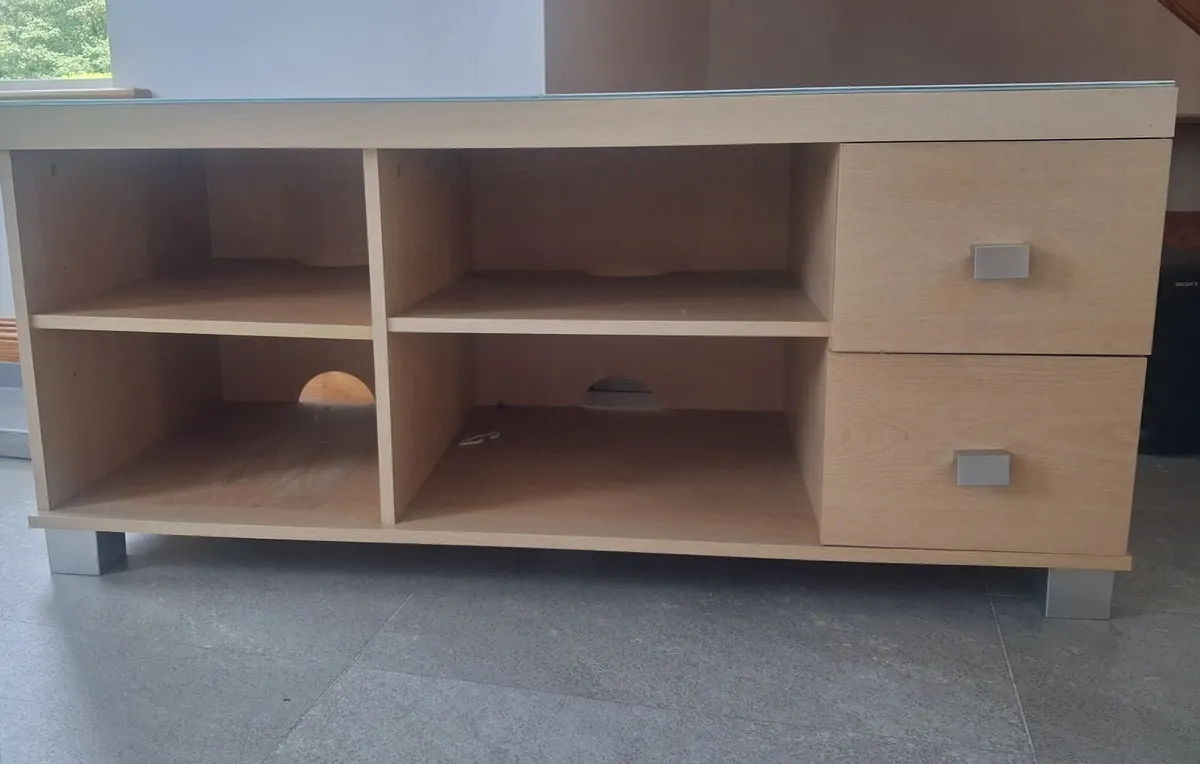 Free TV unit - Image 1