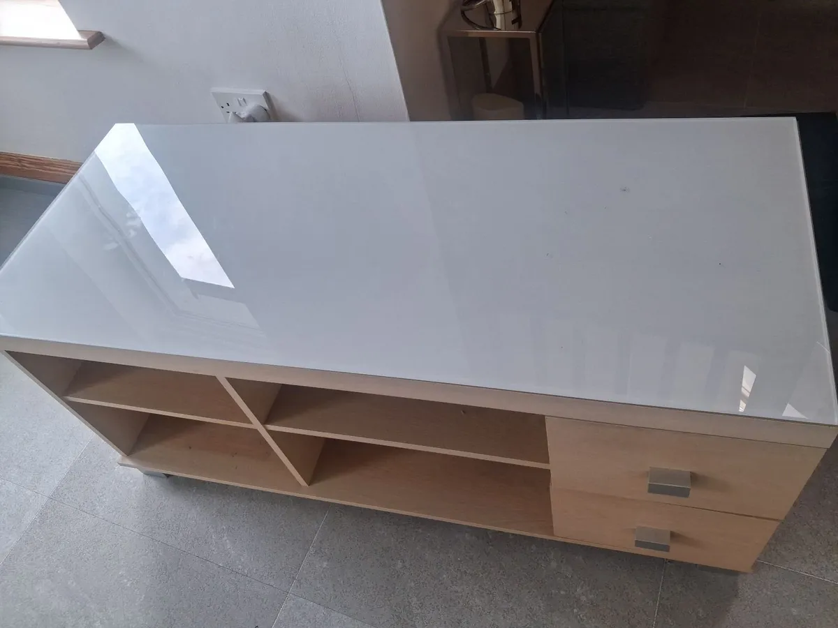 Free TV unit - Image 2