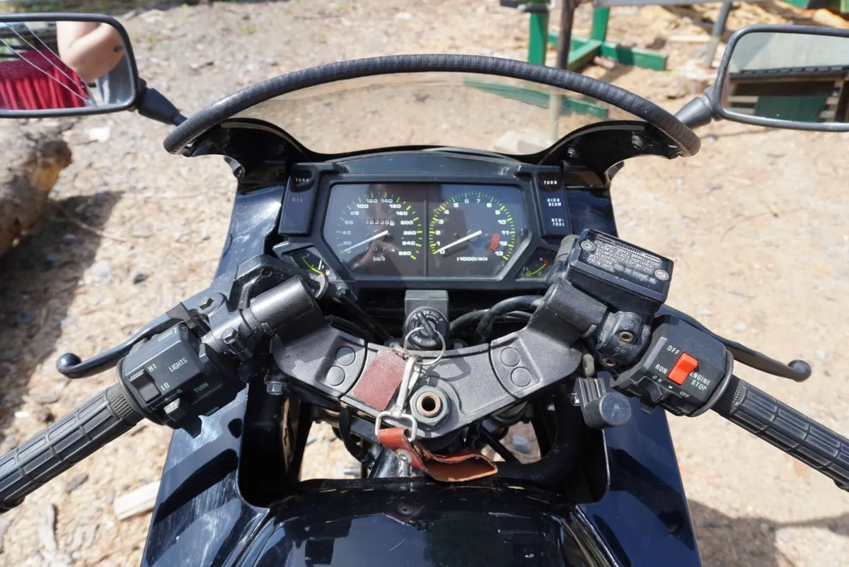Kawasaki GPX 1991 - Image 4
