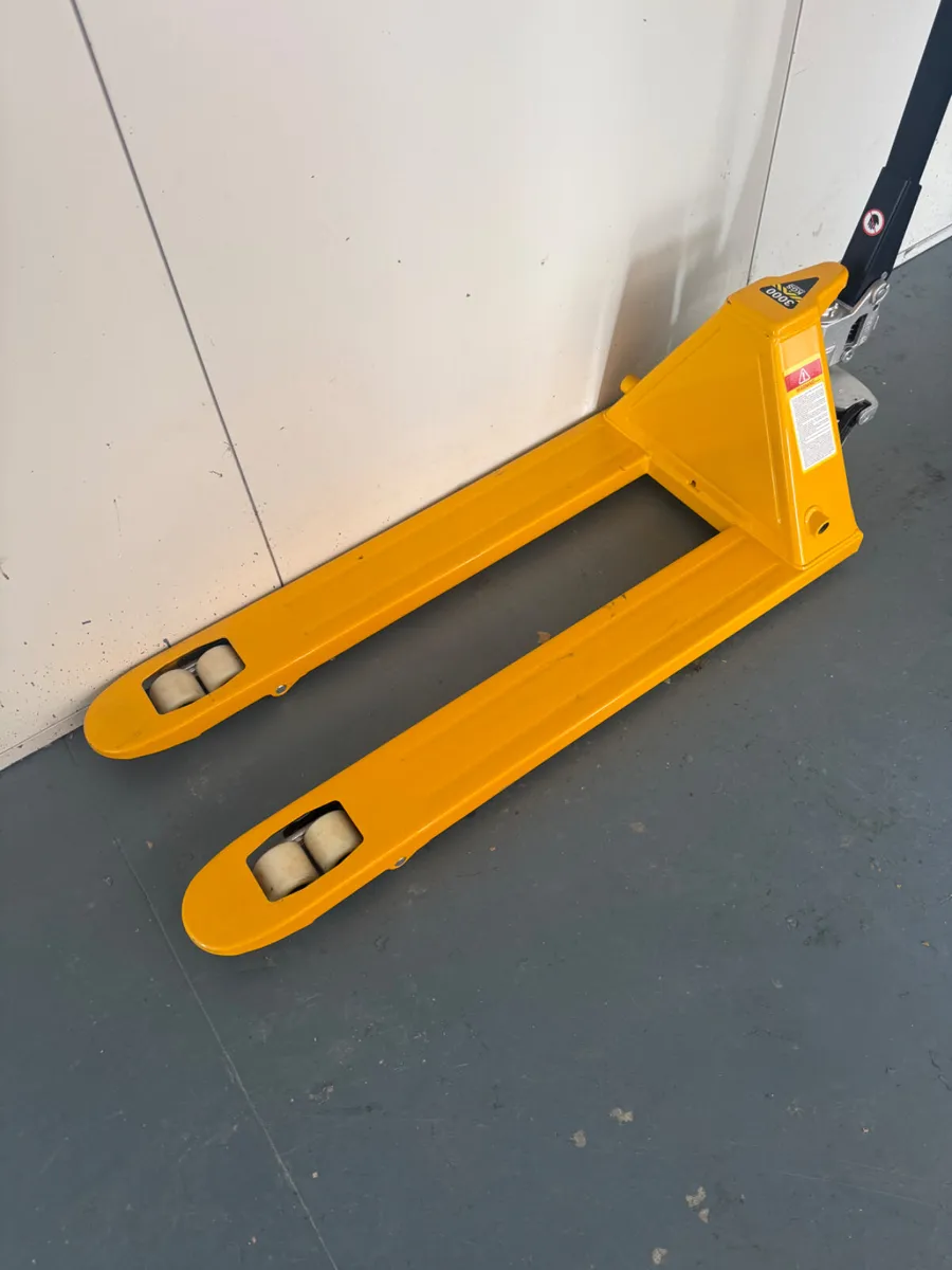 Pallet Trucks (6 of) - Image 3