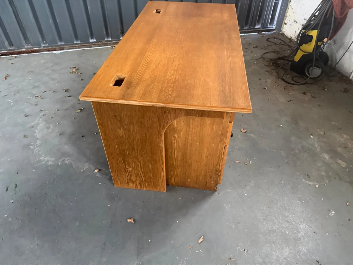 Office desk - Image 2