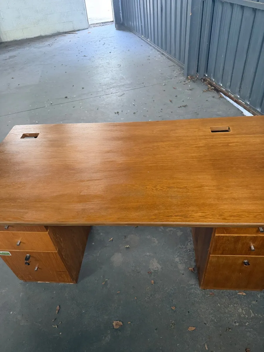 Office desk - Image 4