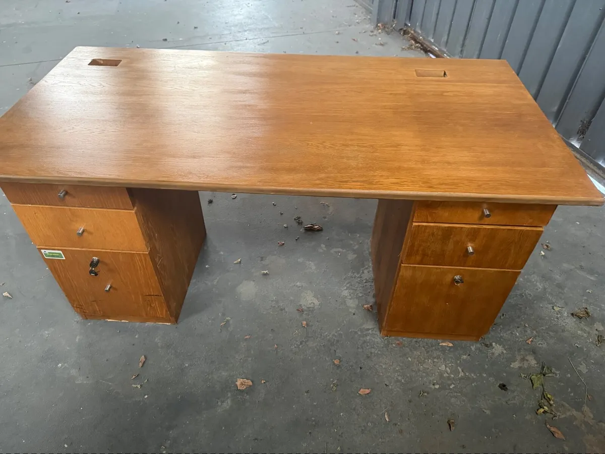 Office desk - Image 1