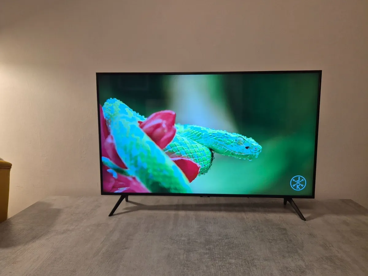 Samsung UE43TU7020KXXU 43" 4K Smart TV - Image 1