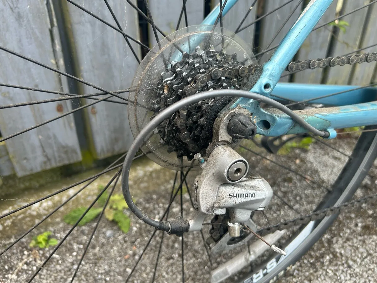 Giant 4 Hybrid bike (size small) - Image 4
