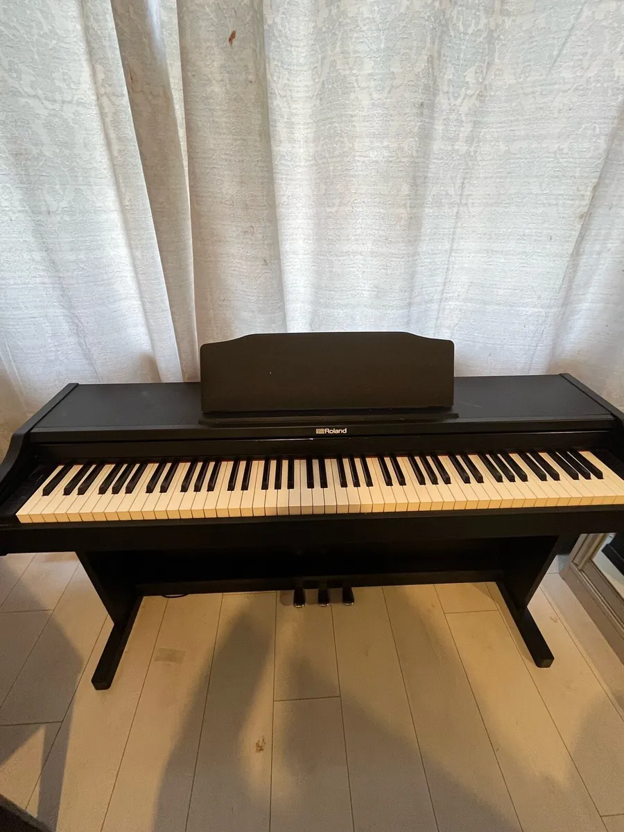 Roland 88 key electric Piano with chair - Image 4