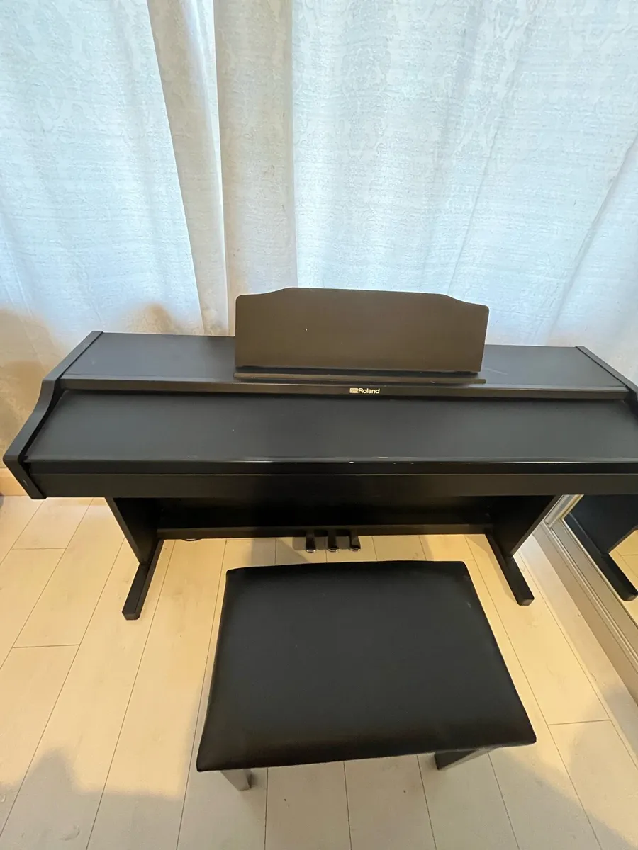 Roland 88 key electric Piano with chair - Image 1