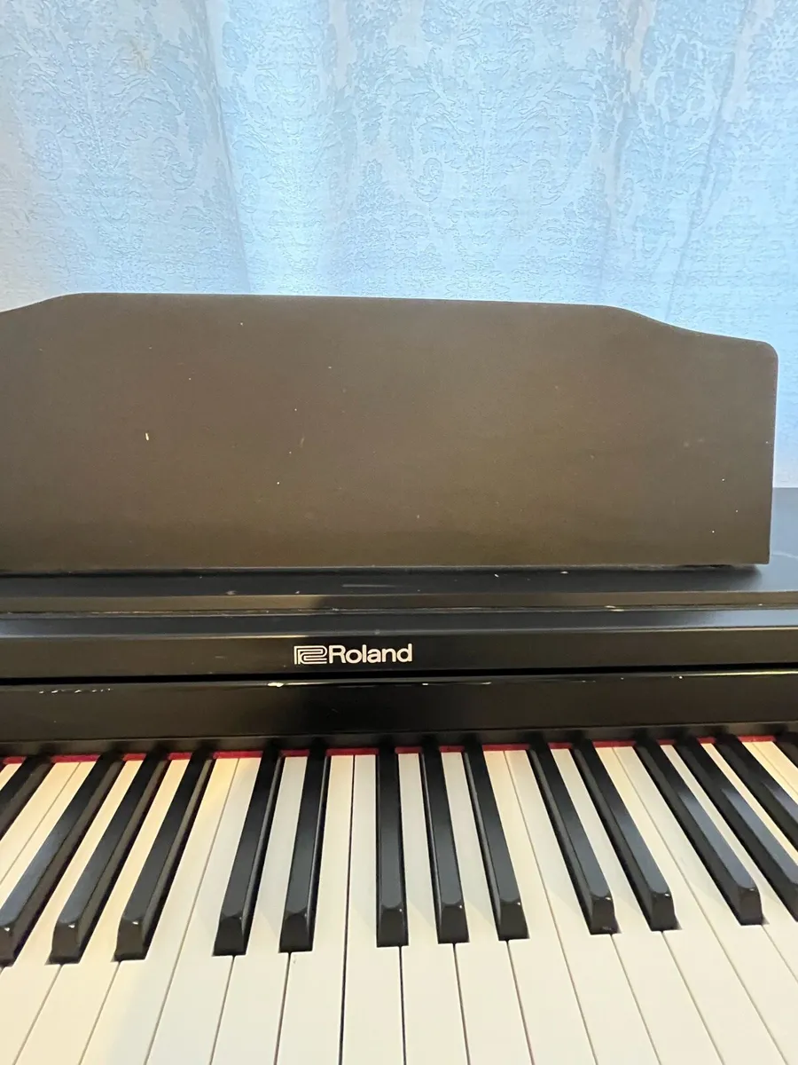 Roland 88 key electric Piano with chair - Image 2