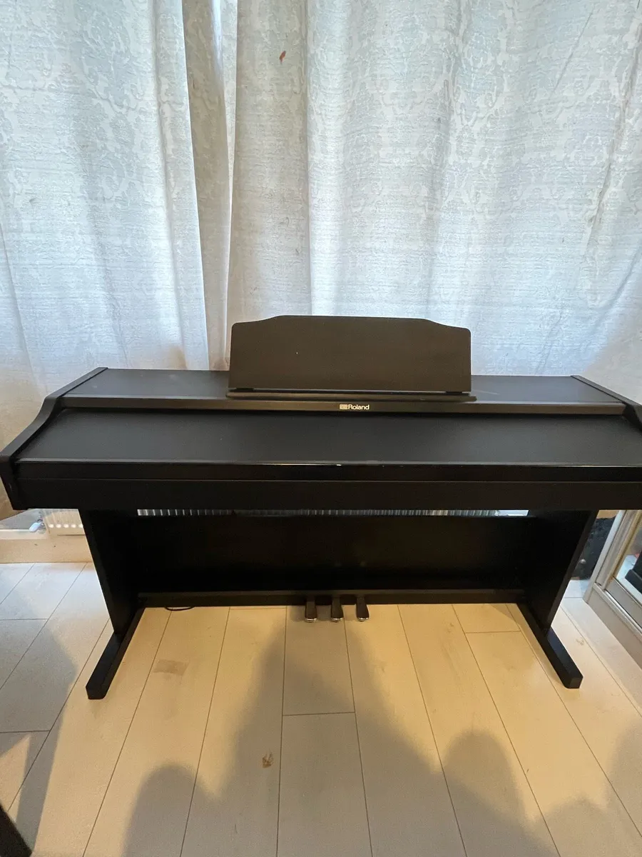 Roland 88 key electric Piano with chair - Image 3