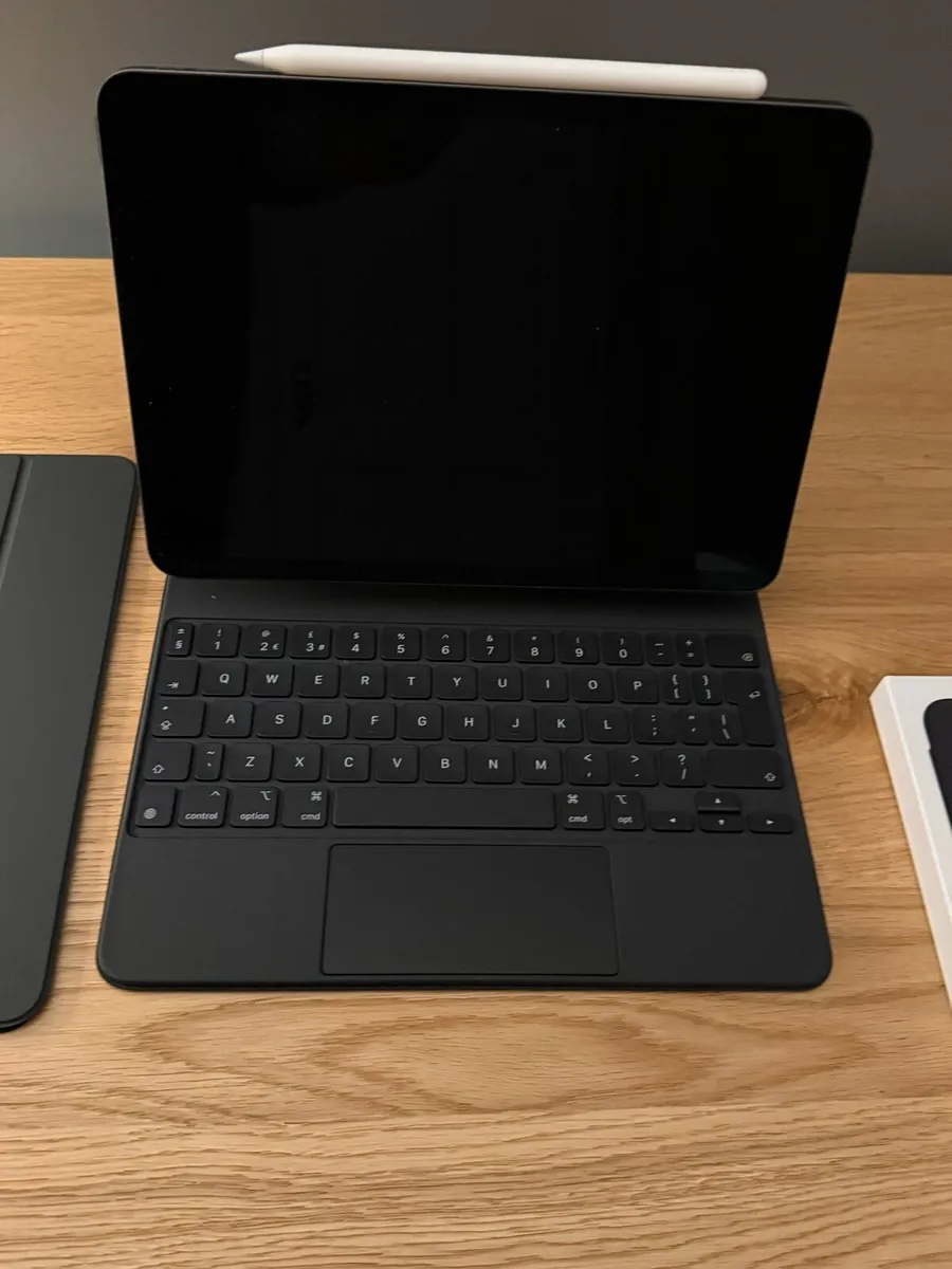 iPad 11inch Magic Keyboard - Image 2
