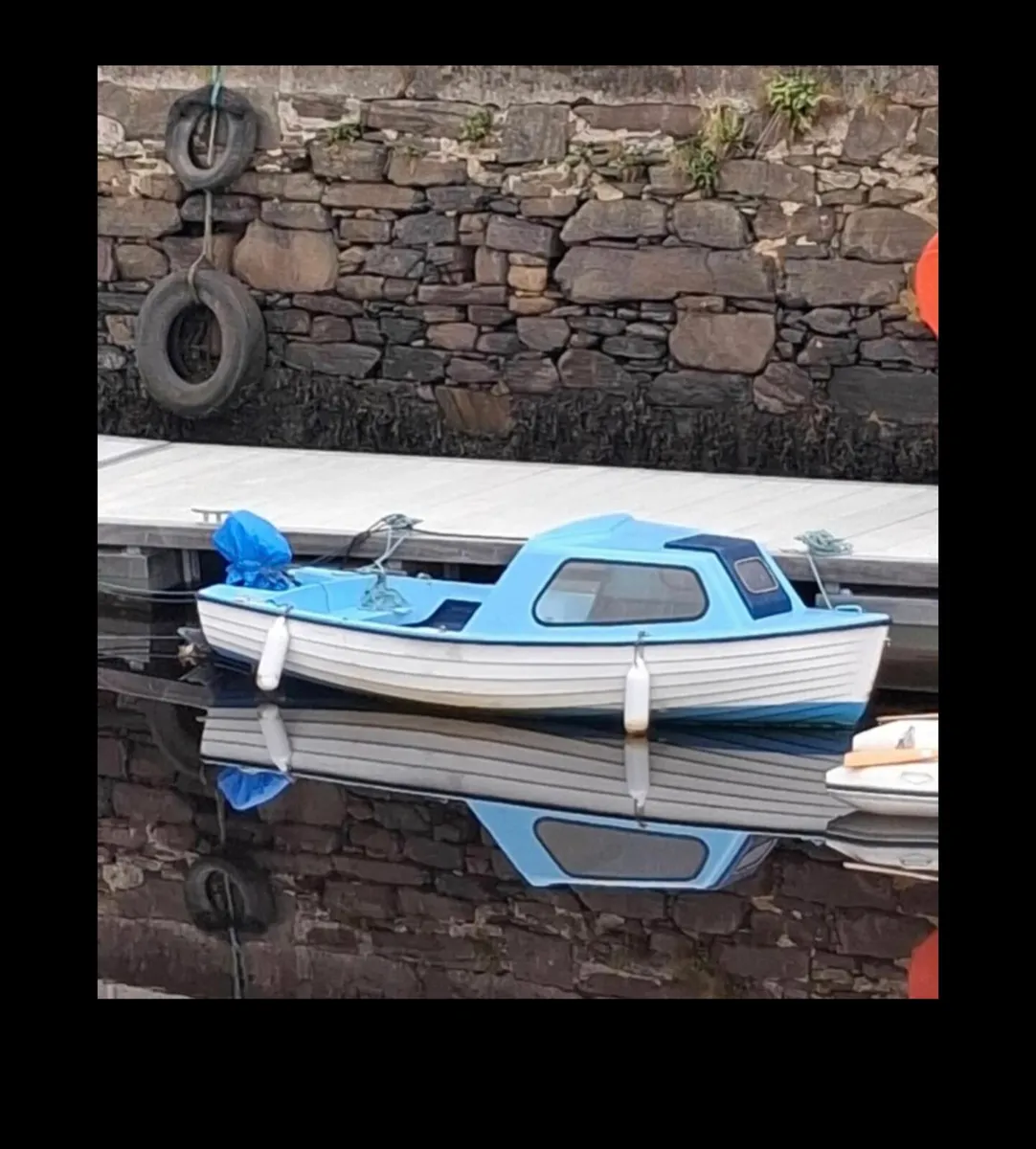 Fibreglass boat - Image 1