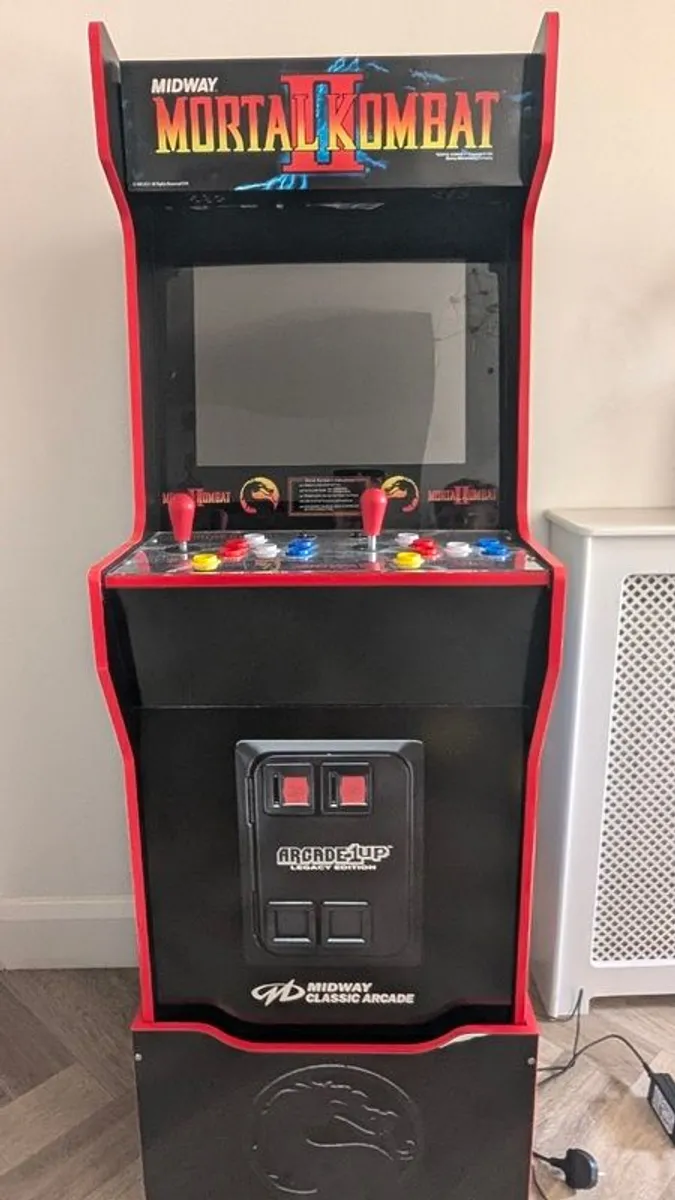 Mortal Kombat arcade machine - Image 1