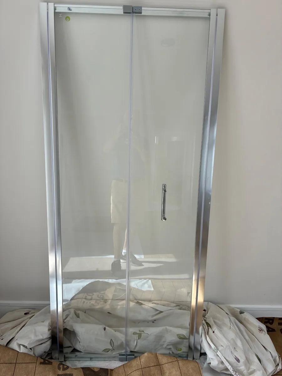Shower door 900 mm Bifold chrome . Brand new. - Image 4