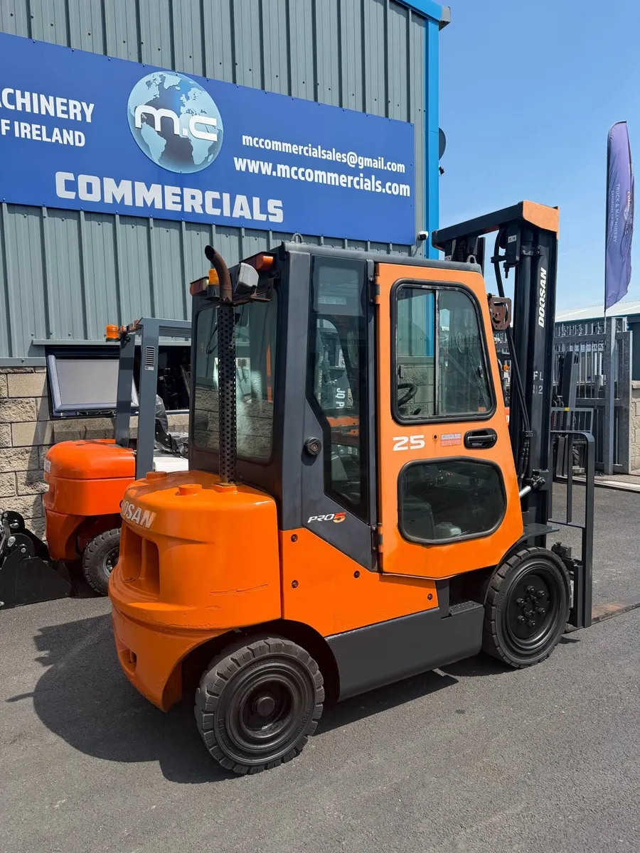 2.5 ton doosan forklift - Image 3
