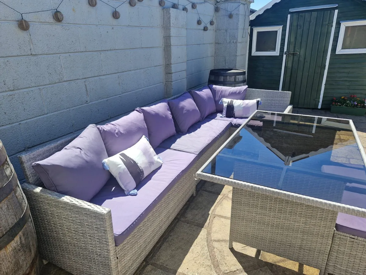 Garden table and Chairs - Image 1