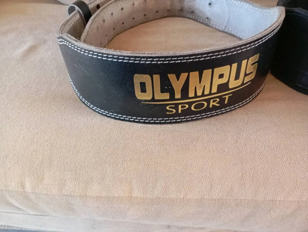 3x weightlifting belts and 2x lifting straps - Image 3