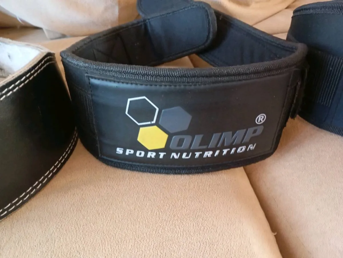 3x weightlifting belts and 2x lifting straps - Image 4