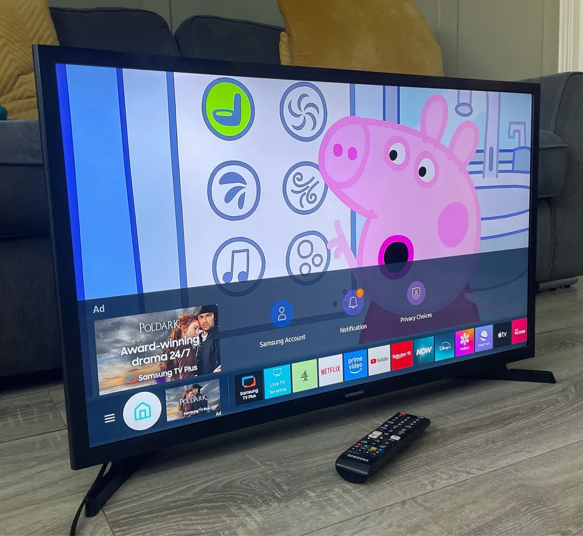 32” SAMSUNG HD SMART TV - Image 1