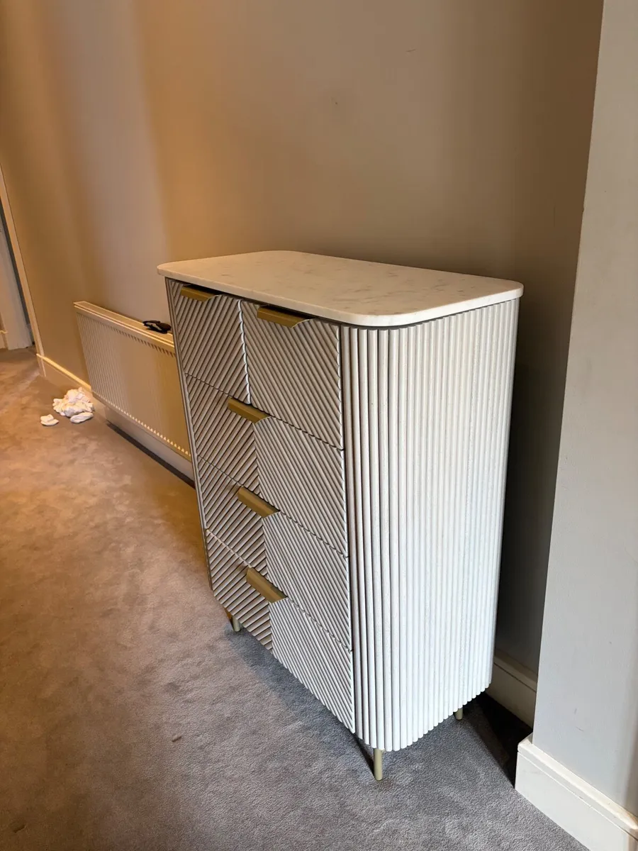 Light Grey Valencia Mango Wood 5 Drawer Chest - Image 1