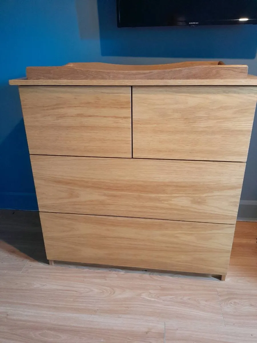 Baby changing unit with storage - Image 2