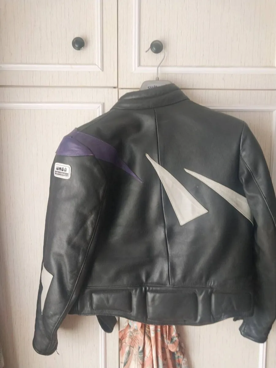 Woman's bike gear - Image 1