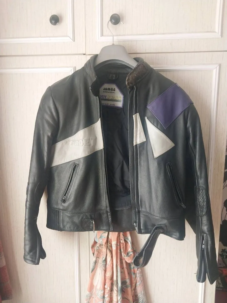 Woman's bike gear - Image 2