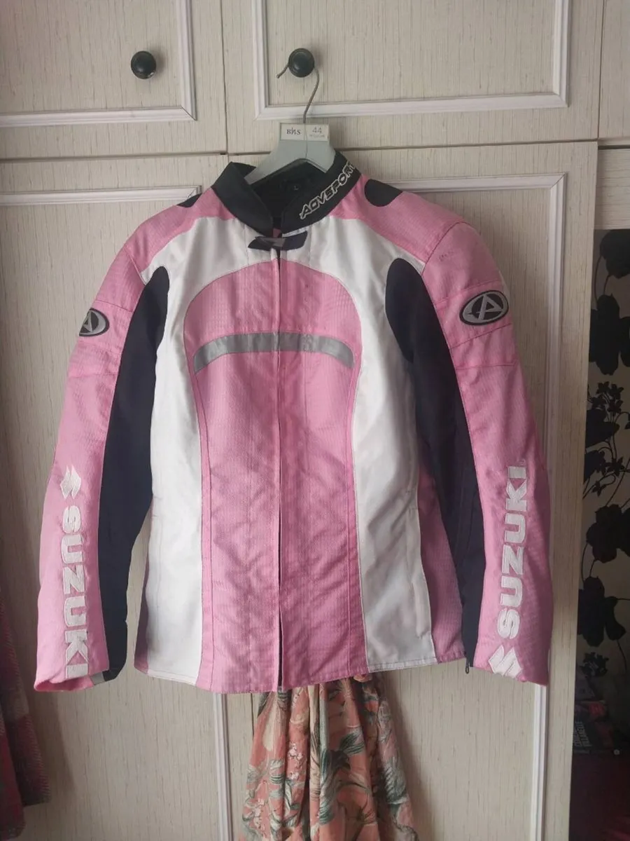 Woman's bike gear - Image 4