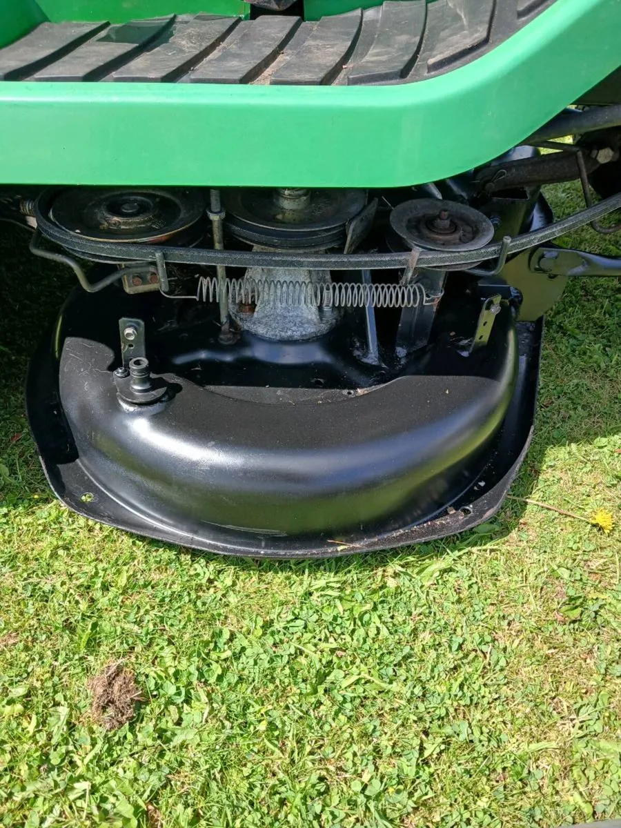 John Deere hydrostatic Lr135 - Image 4