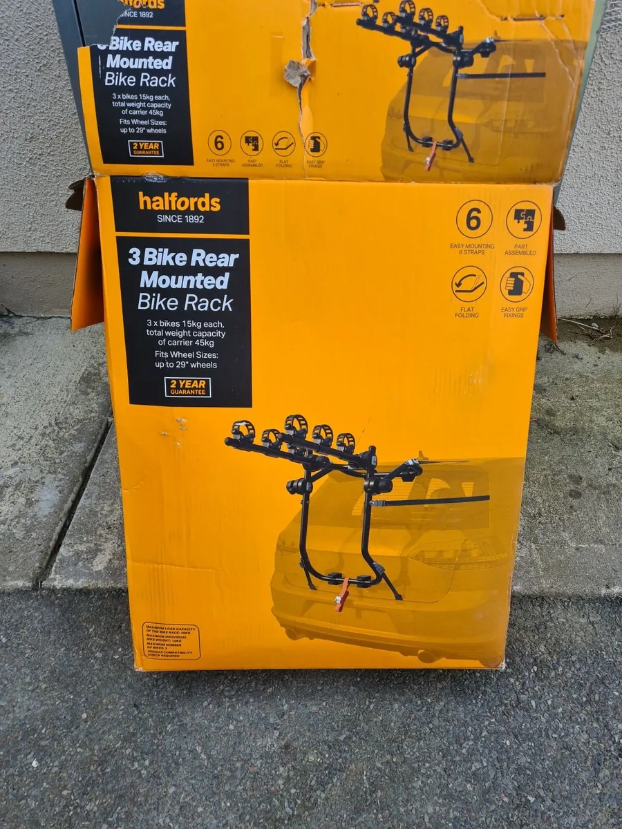 Brand New Halfords 3 Bike Rear Mounted Car Bike