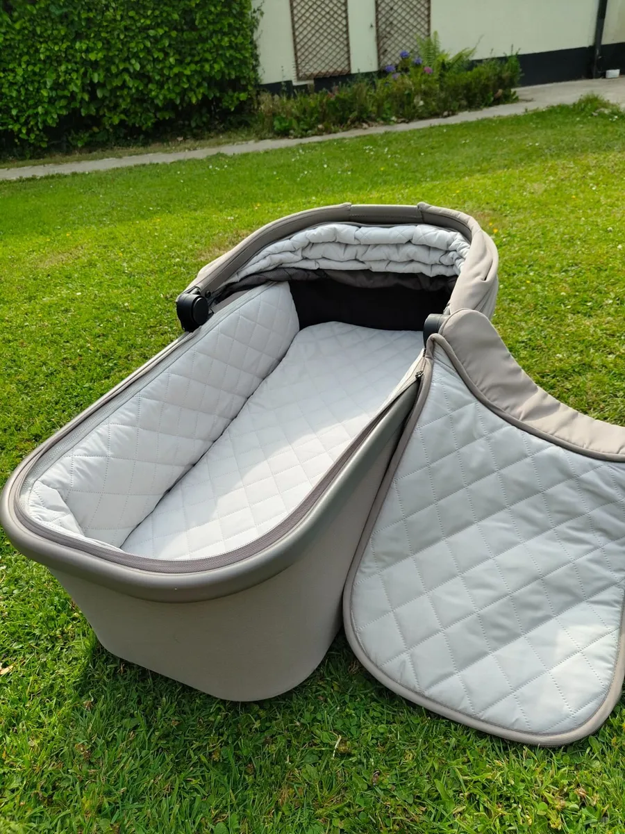 Venicci Upline 2 Carrycot - Image 3