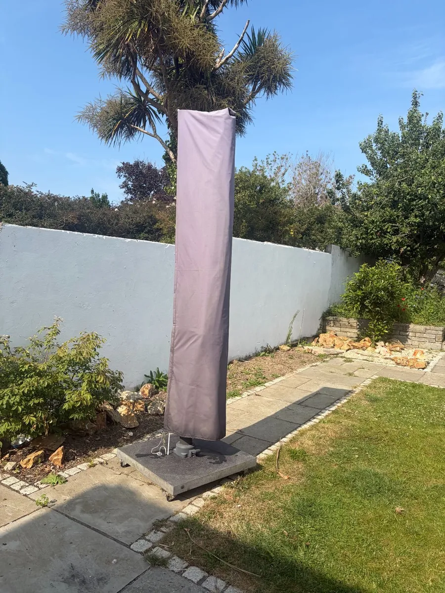 Cantilever Parasol - Image 3