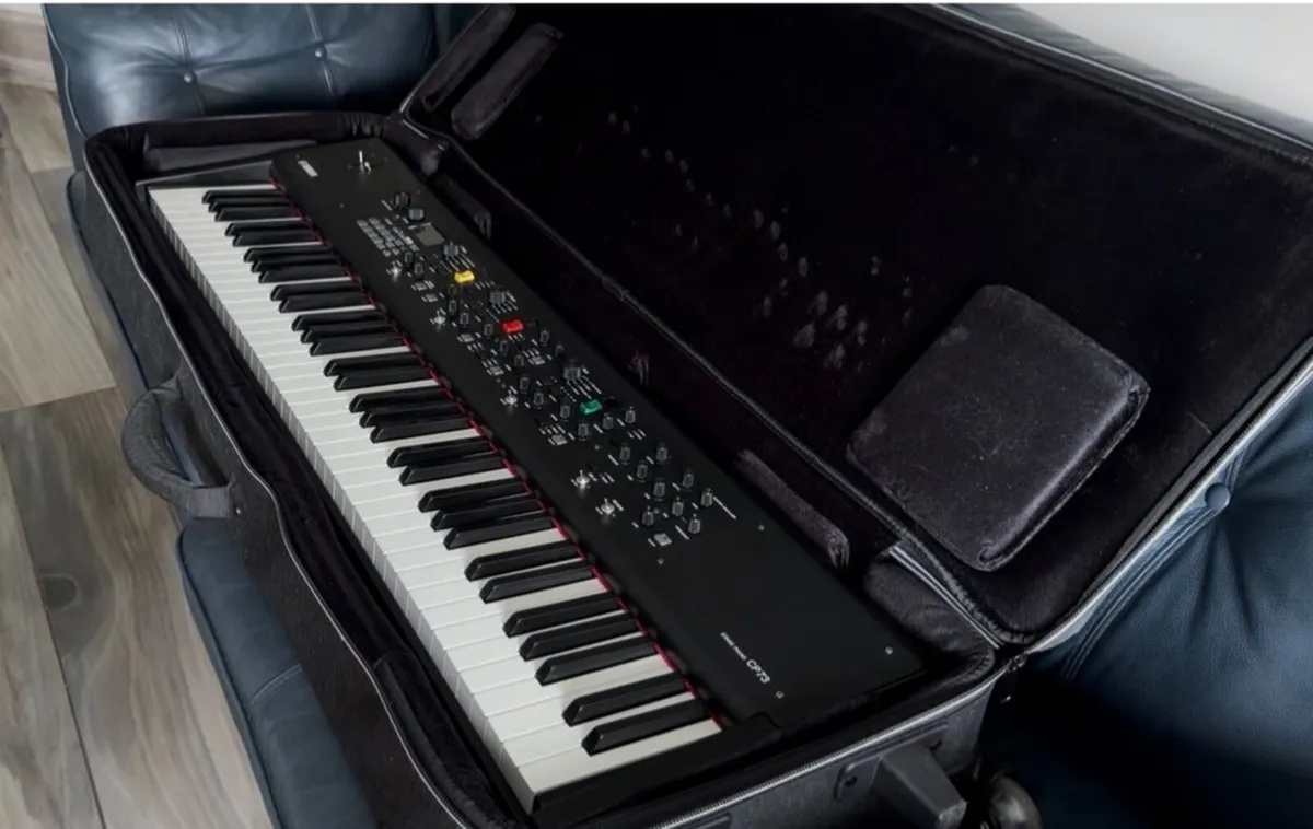 YAMAHA CP73 Stage piano - Image 1