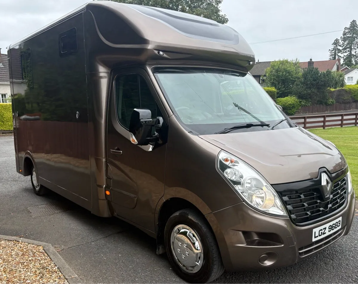 Renault Master 2019 3.5 Ton Horsebox . New Build - Image 1
