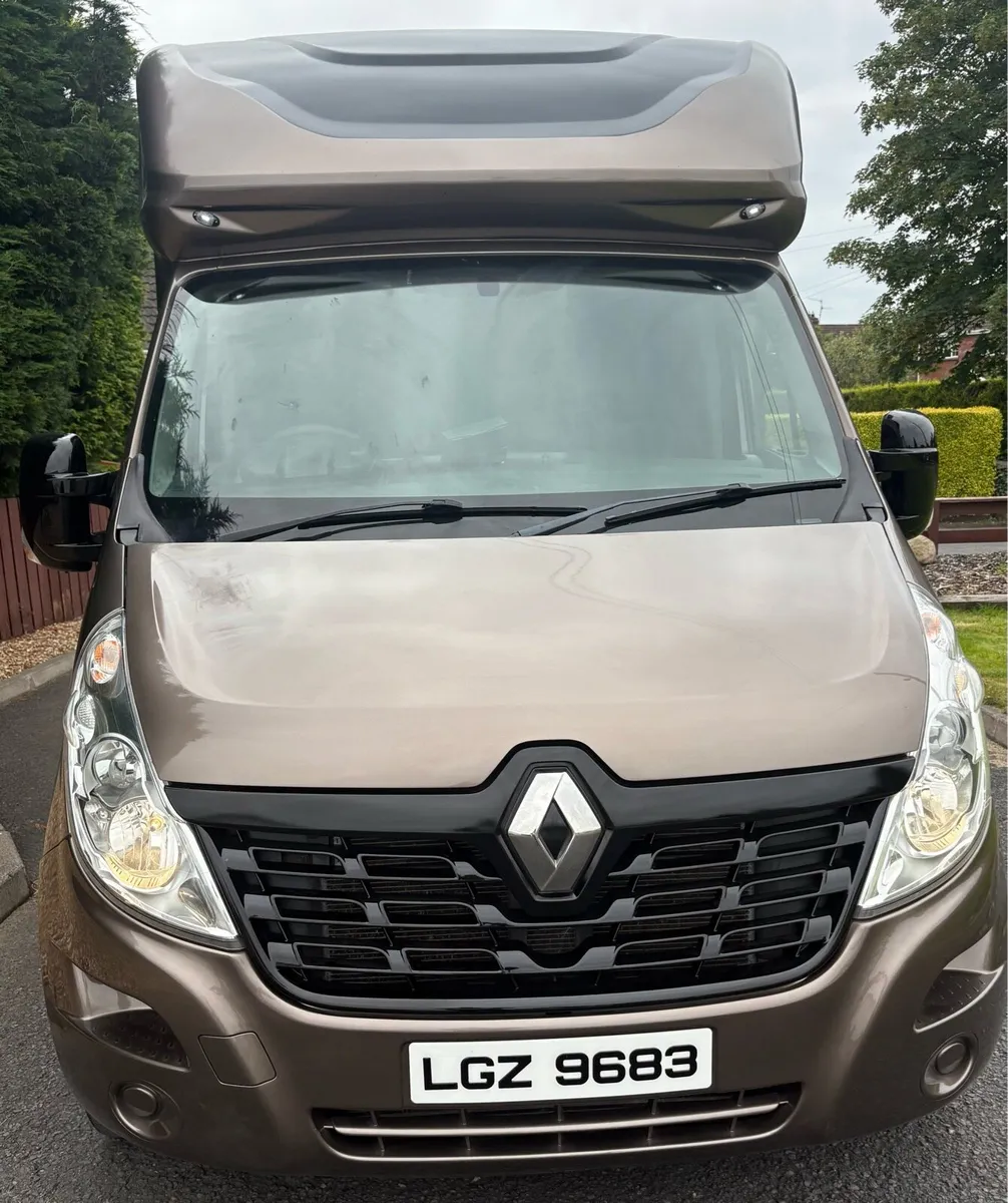 Renault Master 2019 3.5 Ton Horsebox . New Build - Image 2