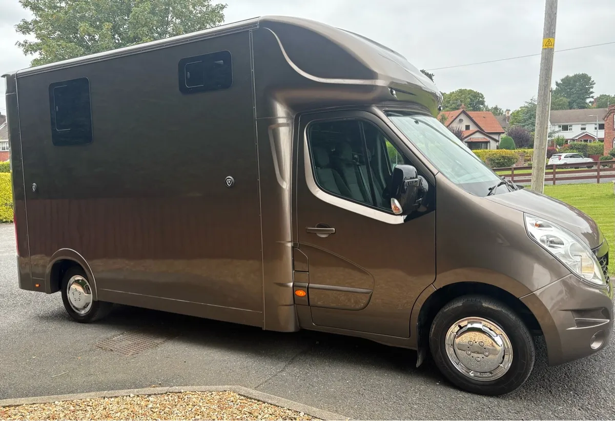 Renault Master 2019 3.5 Ton Horsebox . New Build - Image 3