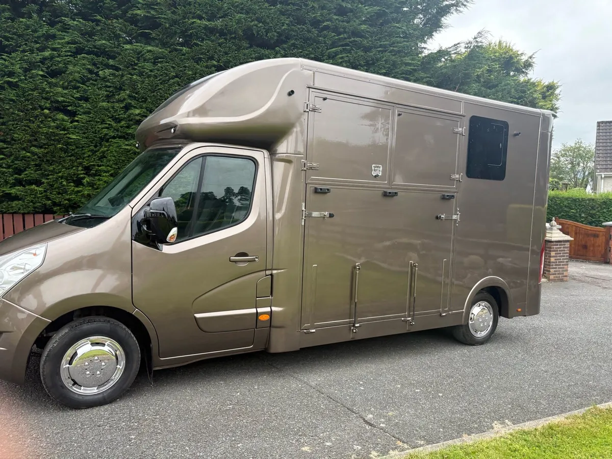 Renault Master 2019 3.5 Ton Horsebox . New Build - Image 4