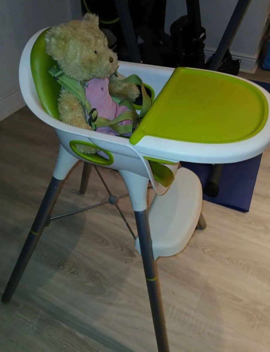Baby highchair from mamas nd and papas with harnes - Image 4