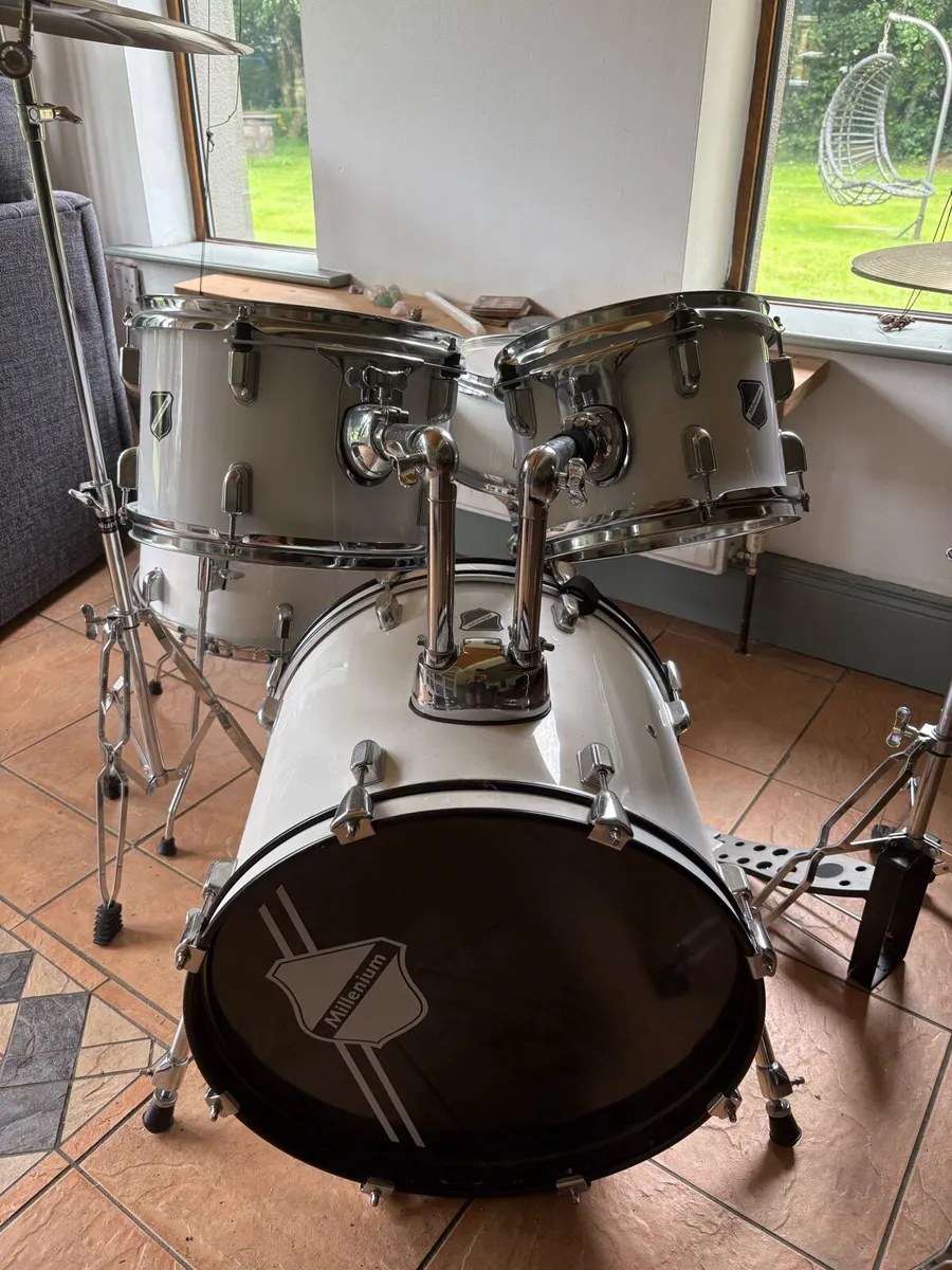 Drum kit - Image 1