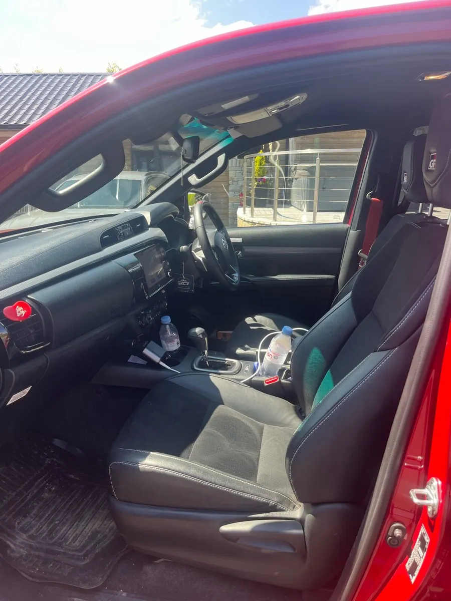 Toyota hilux GR sport - Image 3