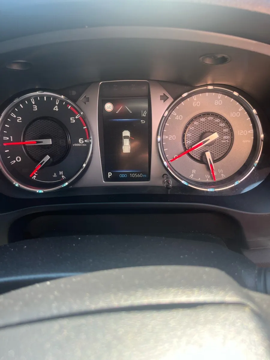 Toyota hilux GR sport - Image 4