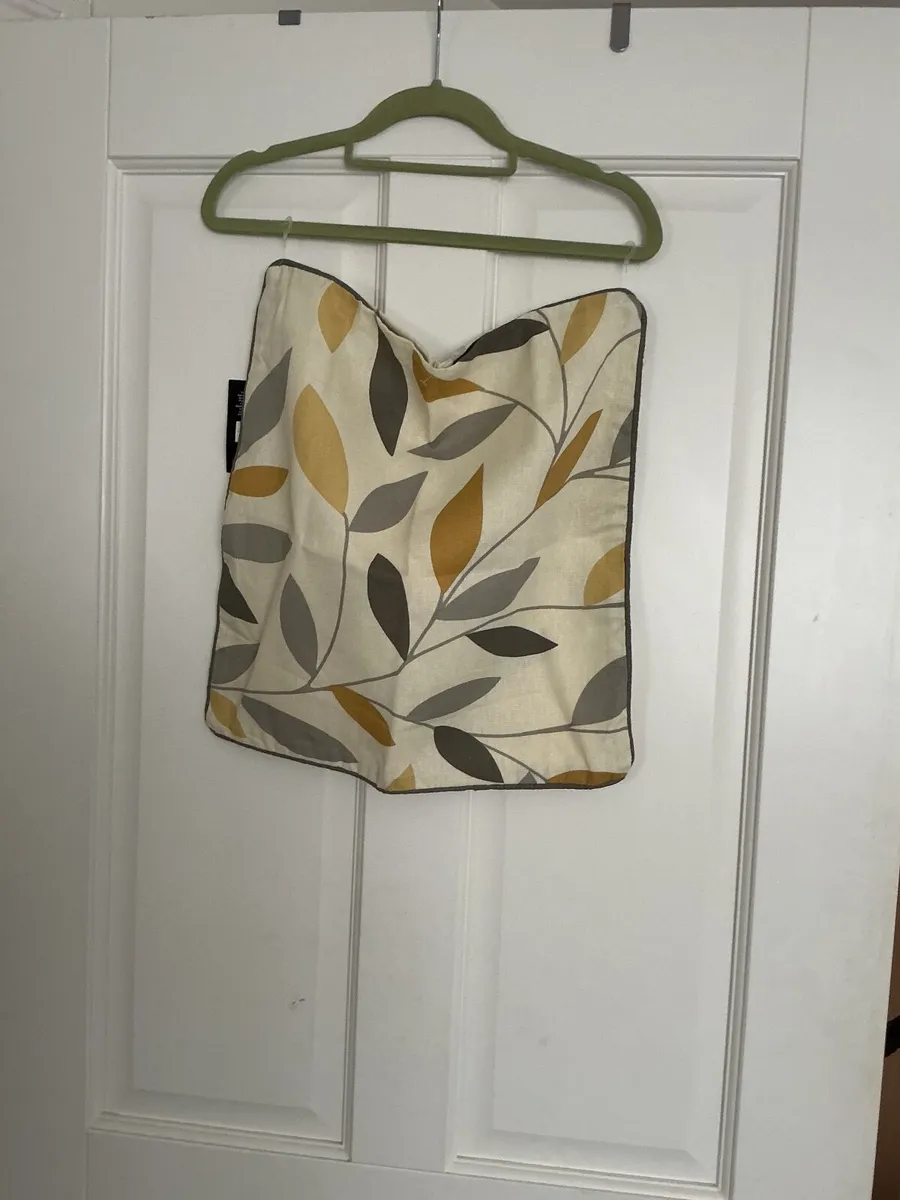 Curtains - Image 3