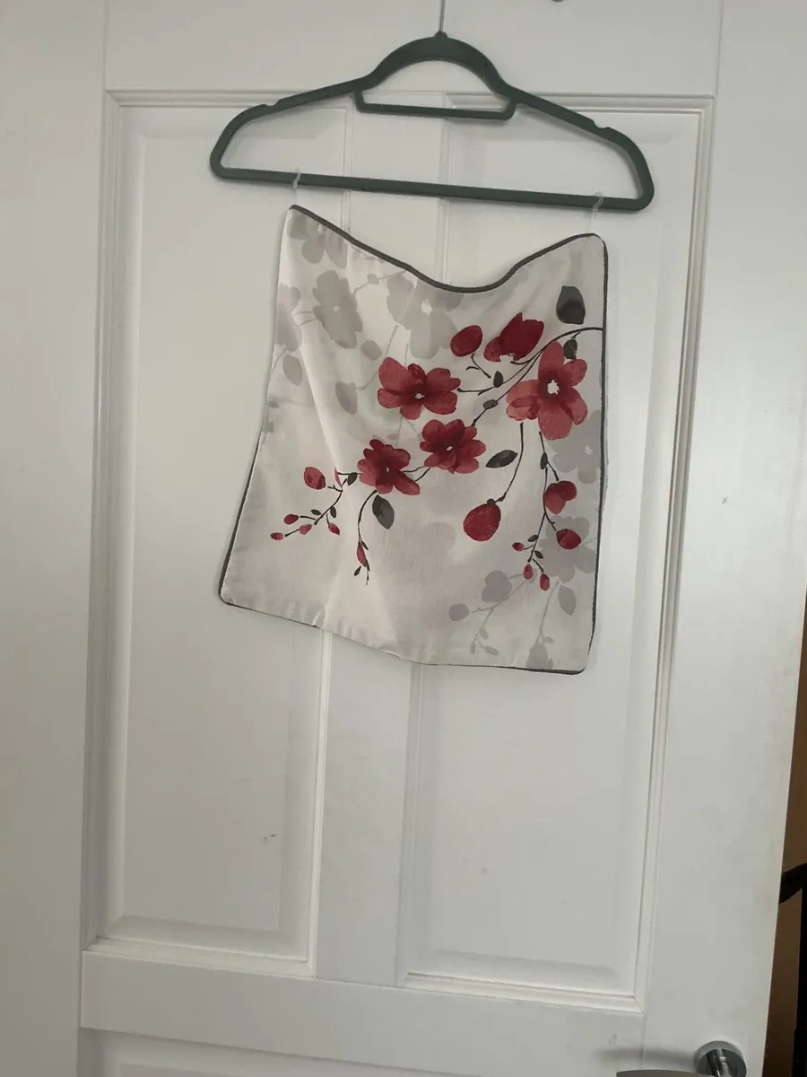 Curtains - Image 2