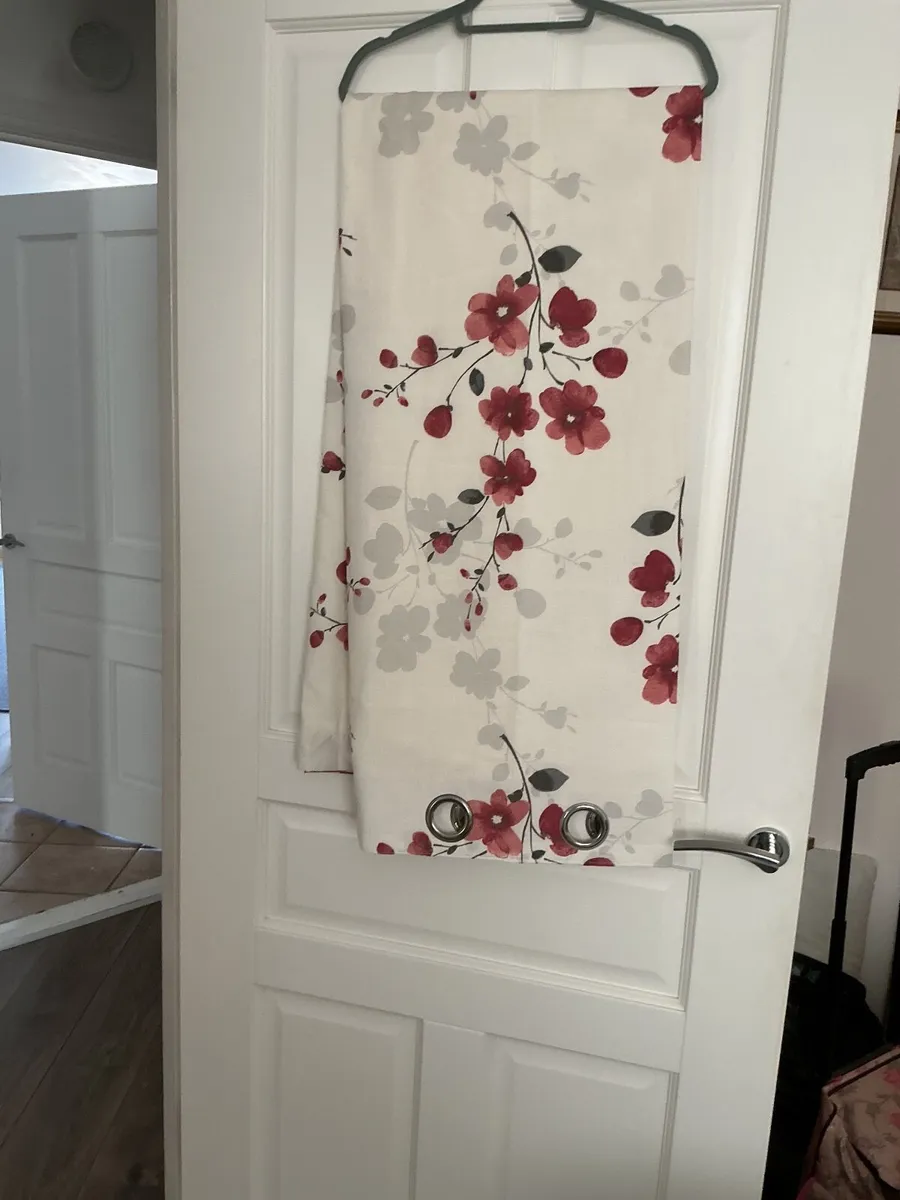 Curtains - Image 3
