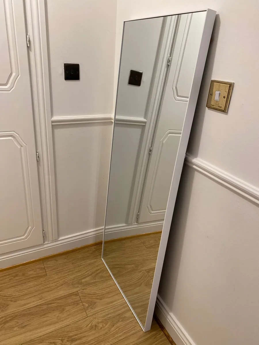 Large mirror – Like new condition