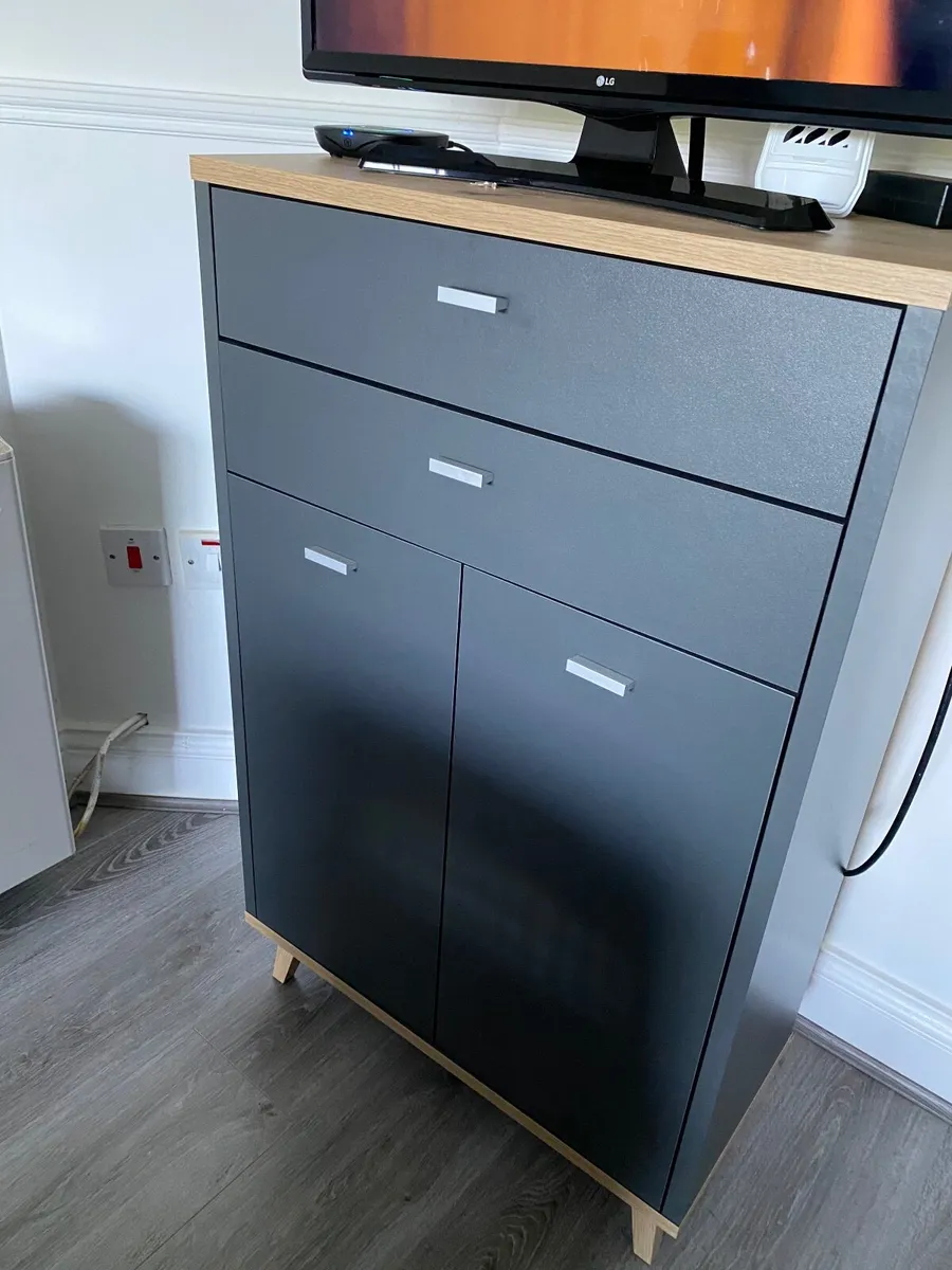 Tall storage cabinet with drawers – Excellent cond - Image 2