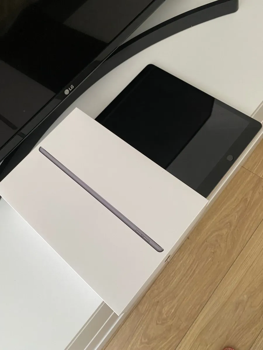 Apple iPad 7th Generation 32GB – Excellent conditi - Image 1