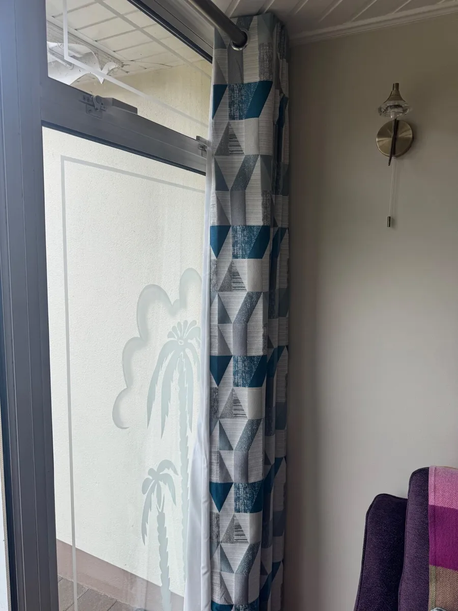 Curtains & cushions - Image 4