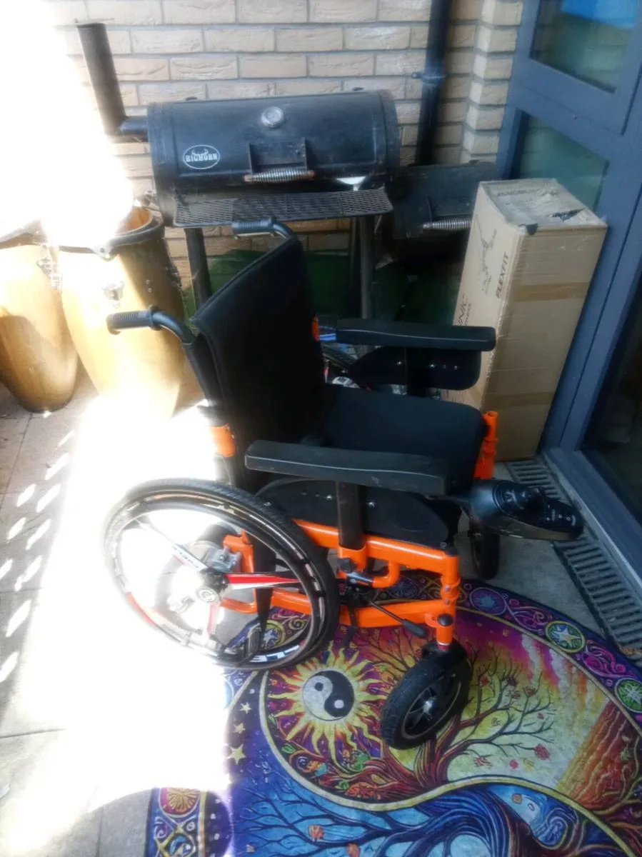 Electric wheelchair - Image 3