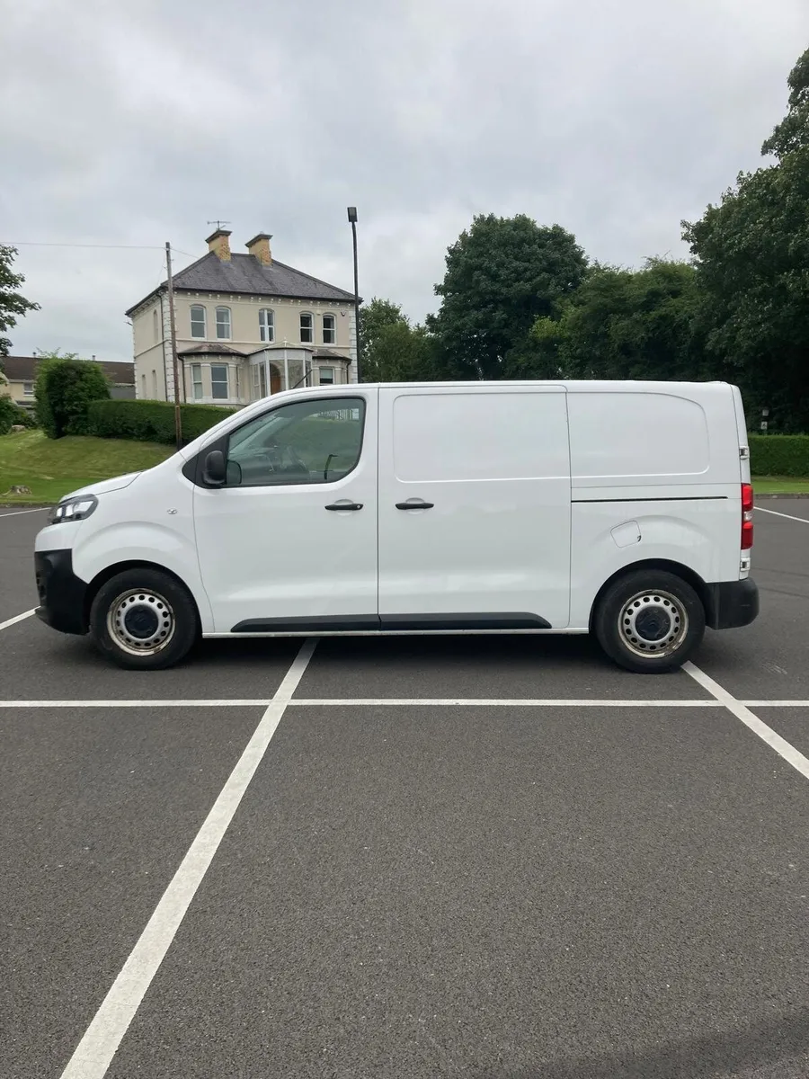 2022 Citroen dispatch - Image 2