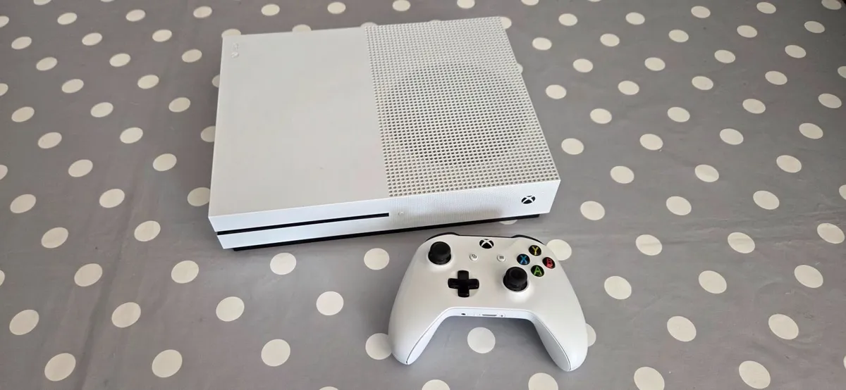 XBOX One S - Image 1